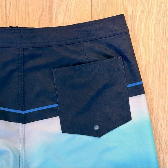 Old Navy Blue Board Shorts UV Protection Size 34 - Picture 4 of 7